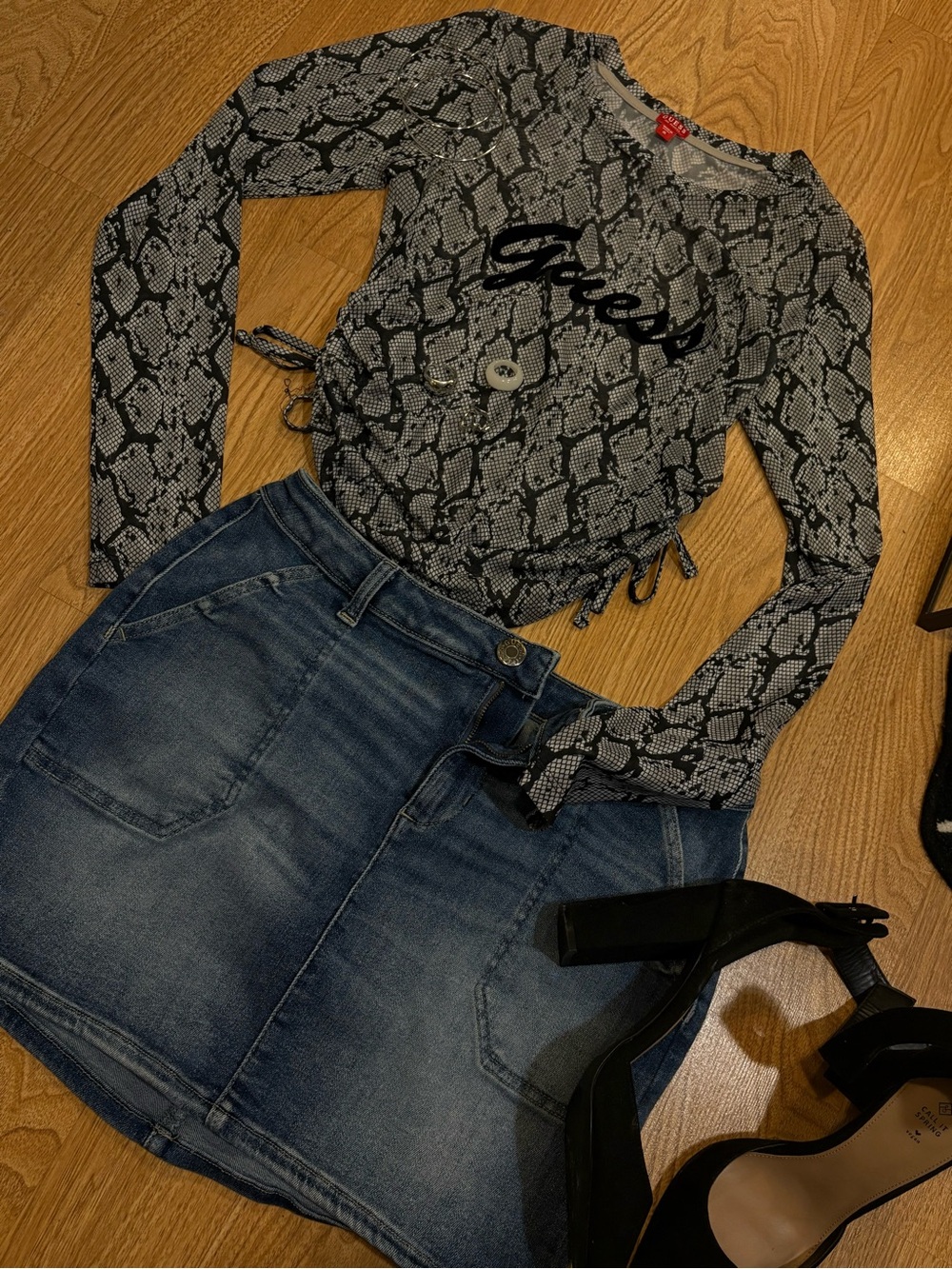 Guess Black and Gray Snake-Print Long Sleeve Crop Top